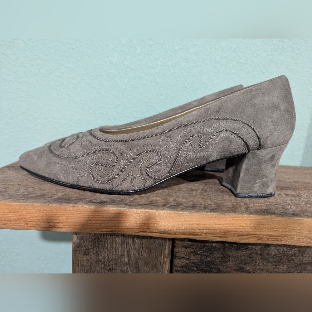Carriage Court Chic Gray Suede Heels - Picture 2 of 8